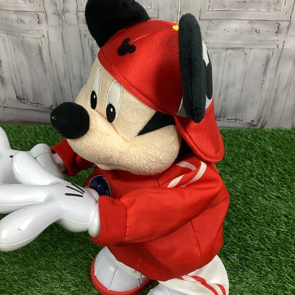 Disney Fisher Price M3 Master Moves Mickey Mouse Hip Hop Breakdancing Toy - Picture 3 of 12